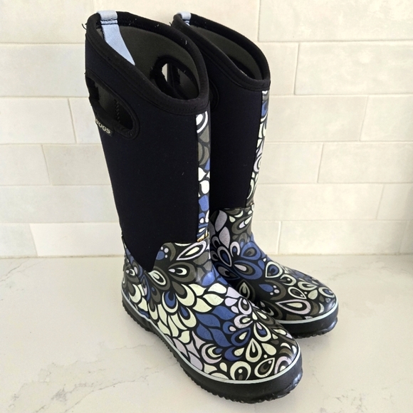 Bogs Classic High Lanai Waterproof Winter Snow Rain Boots Black Blue Flowers 6 - Picture 1 of 6